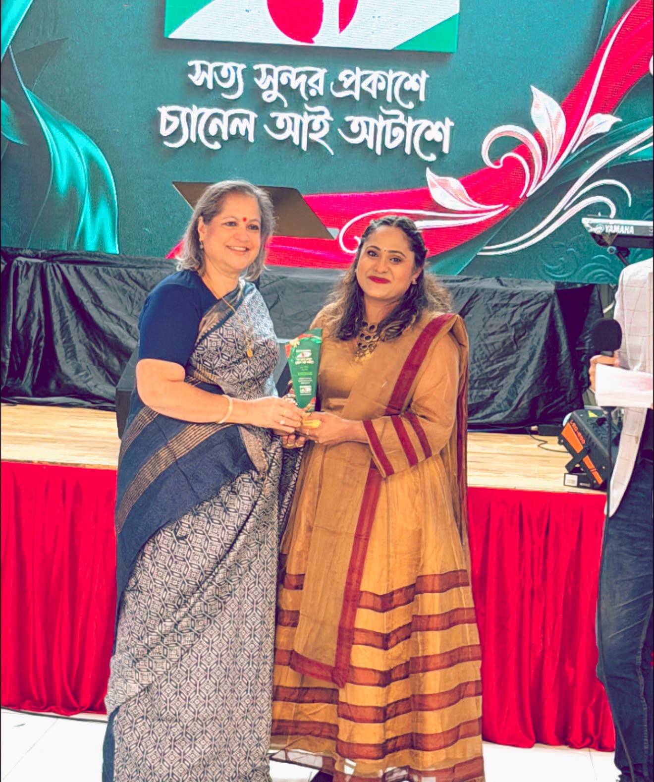 নিউইয়র্কে চ্যানেল আই ‘বেস্ট সিঙ্গার’ সম্মাননা পেলেন রন্টি দাশ