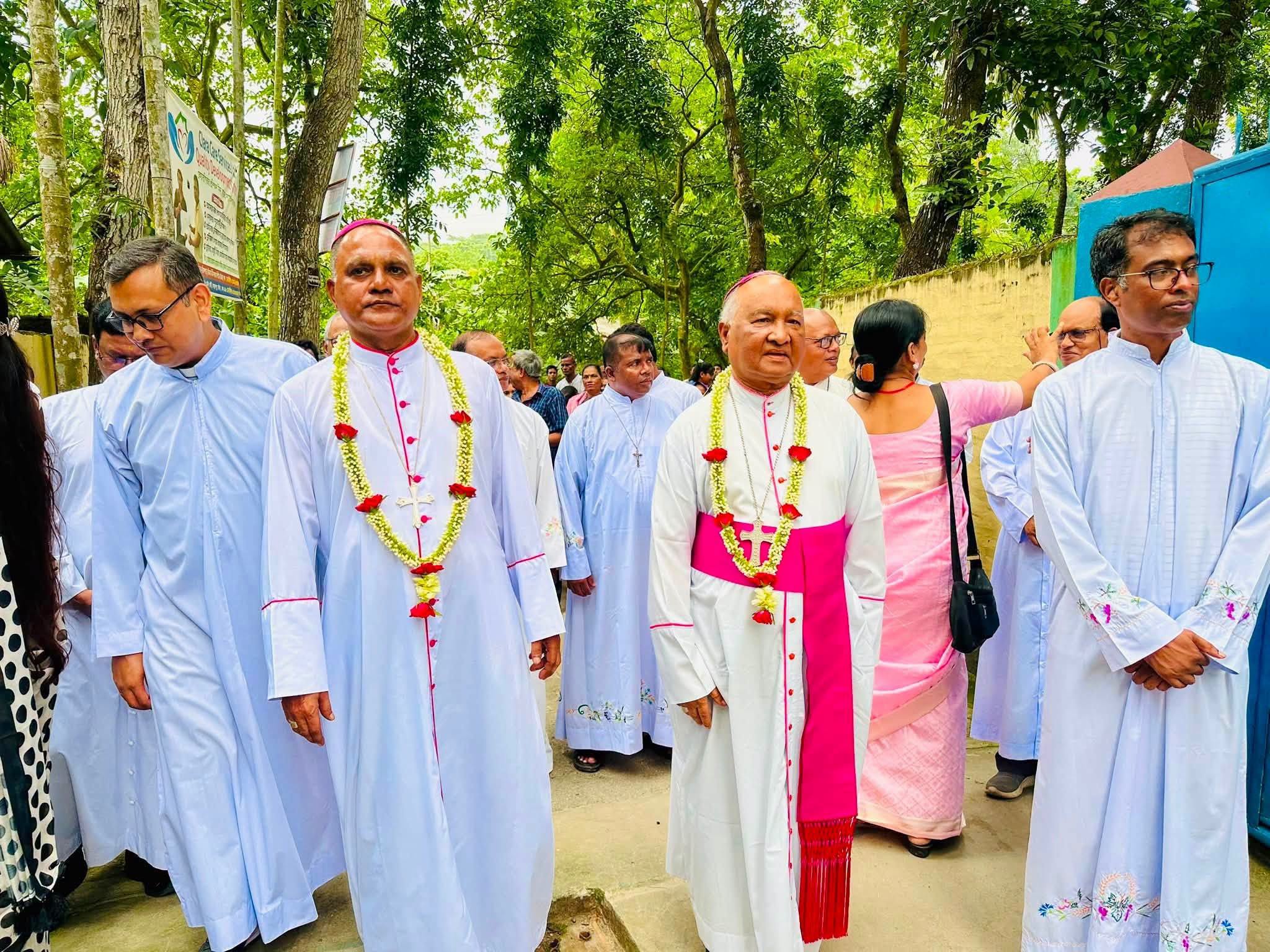 বিশপ পল গমেজকে নিজ ধর্মপল্লীতে সংবর্ধনা প্রদান করলেন