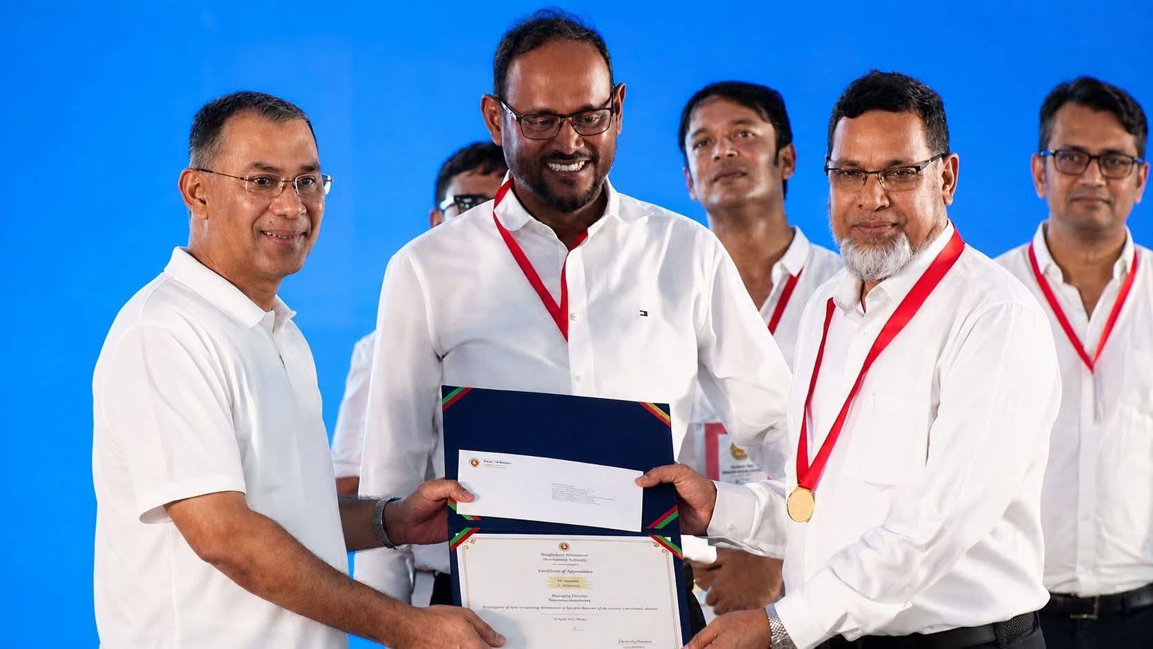 বগুড়া-৩ আসনের এমপি আব্দুল মহিত তালুকদার, জাতীয় মৎস্য পদক পেলেন