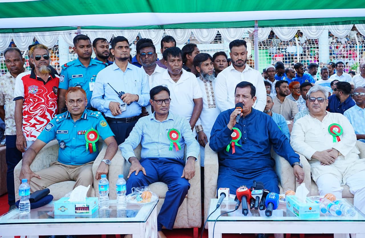 জেলা প্রশাসক গোল্ড কাপ ফুটবল টুর্নামেন্টের উদ্বোধনী অনুষ্ঠানে আরএমপি পুলিশ কমিশনার