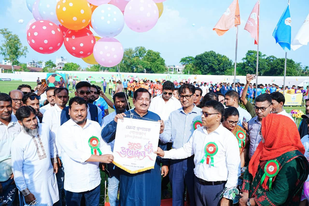 জেলা প্রশাসক গোল্ড কাপ ফুটবল টুর্নামেন্টের উদ্বোধনী অনুষ্ঠানে আরএমপি পুলিশ কমিশনার