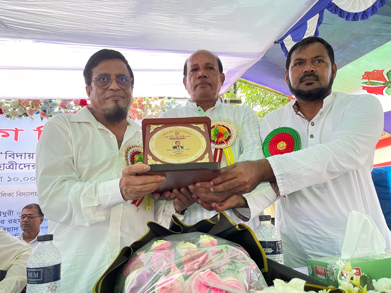 আদর্শ উচ্চ বালিকা বিদ্যালয়ের প্রধান শিক্ষক ও শিক্ষকবৃন্দের এবং এসএসসি পরীক্ষা-২০২৬এ জিপিএ ফাইভ প্রাপ্ত কৃতি শিক্ষার্থীদের সংবর্ধনা প্রদান