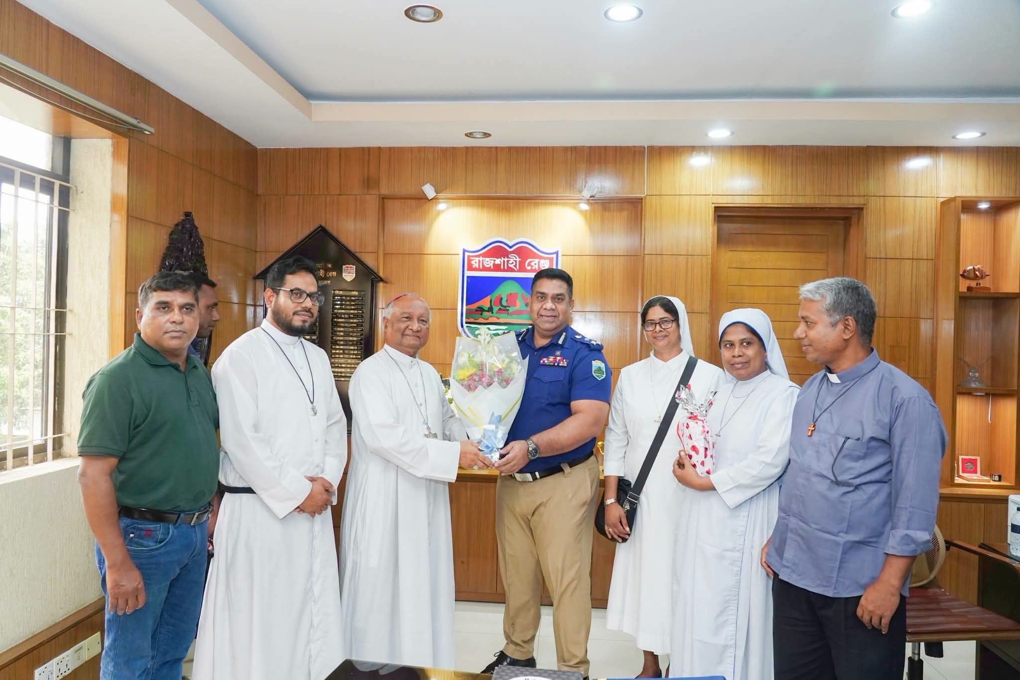 রাজশাহী রেঞ্জ ডিআইজি সঙ্গে,রাজশাহী ধর্মপ্রদেশের বিশপ জের্ভাস রোজারিওর সৌজন্য সাক্ষাৎ