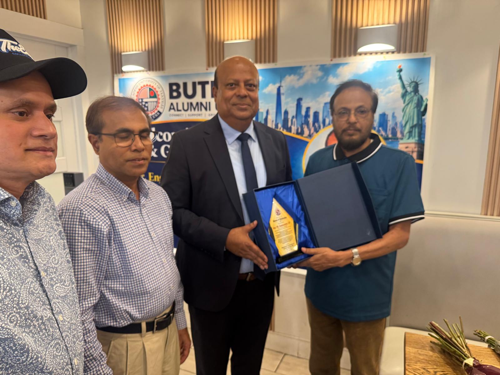 নিউইয়র্কে বিকেএমইএ সহ-সভাপতি ইঞ্জিনিয়ার মো. সামসুজ্জামানকে বুটেক্স অ্যালামনাই ইউএসএ-এর সংবর্ধনা