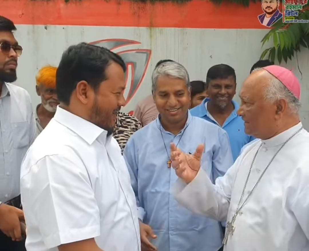 ডিঙ্গাডোবা ক্যাথলিক গোরস্থানের অভ্যন্তরে ইউনিব্লক সড়ক ও আরসিসি ড্রেন নির্মাণ কাজের ভিত্তিপ্রস্তর স্থাপন করলেন :রাসিক প্রশাসক