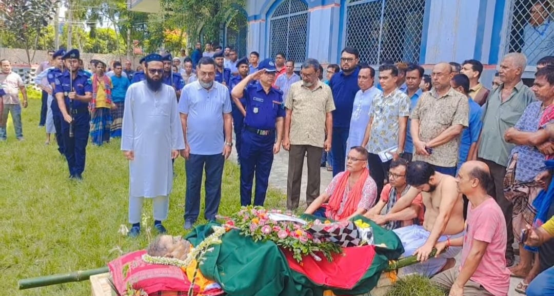 আদমদীঘির বীরমুক্তিযোদ্ধা নিমাই চন্দ্র ওরফে খোকা কুন্ডু কে শেষকৃত্য অনুষ্ঠানে রাষ্ট্রীয় মর্যাদায় গার্ড অব অনার প্রদান