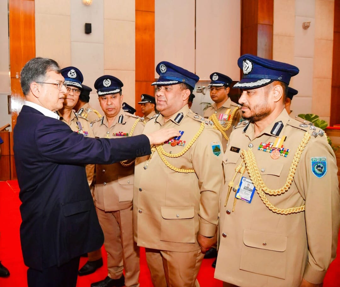 রাজশাহী রেঞ্জ ডিআইজি, “রাষ্ট্রপতির পুলিশ পদক (পিপিএম-সেবা)” পরিধান