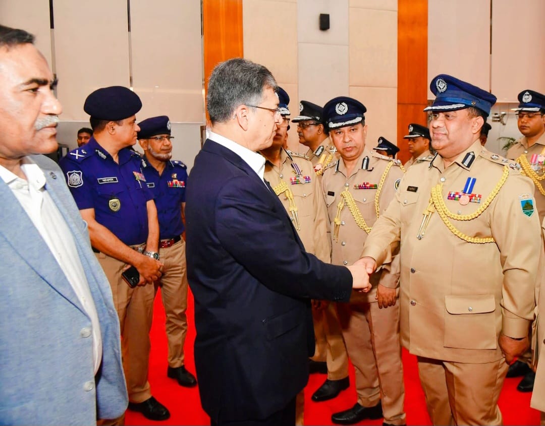 রাজশাহী রেঞ্জ ডিআইজি, “রাষ্ট্রপতির পুলিশ পদক (পিপিএম-সেবা)” পরিধান