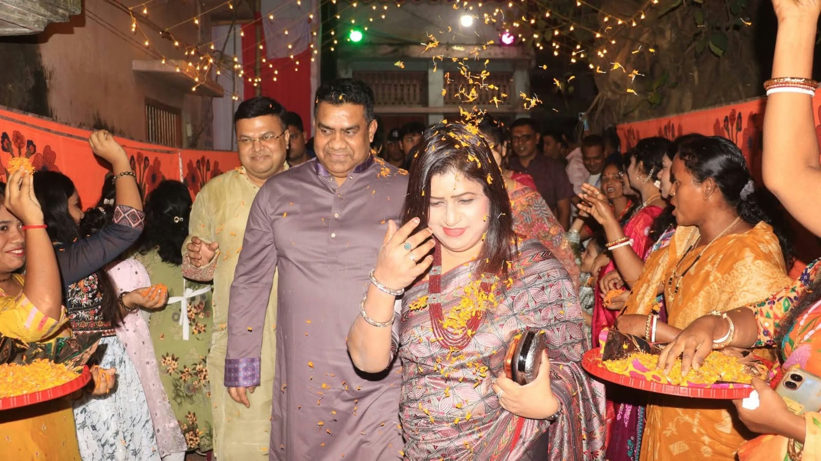 চাঁপাইনবাবগঞ্জে শারদীয় দুর্গাপূজা মণ্ডপ পরিদর্শন করলেন রাজশাহী রেঞ্জ ডিআইজি মো. আশিক সাঈদ