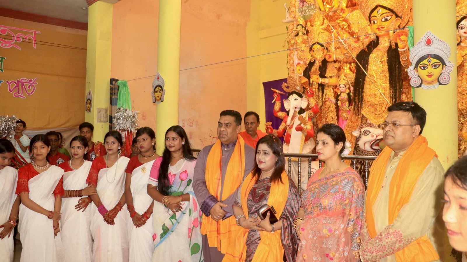 চাঁপাইনবাবগঞ্জে শারদীয় দুর্গাপূজা মণ্ডপ পরিদর্শন করলেন রাজশাহী রেঞ্জ ডিআইজি মো. আশিক সাঈদ