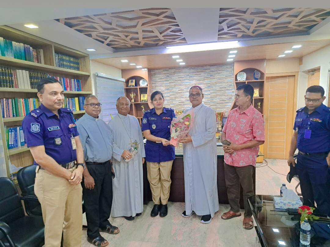 জয়পুরহাট জেলা প্রশাসক এবং এসপির সঙ্গে রাজশাহী খ্রিস্টীয় ক্যাথলিক প্রধান বিশপ এবং জয়পুরহাট বিশপের সৌজন্য সাক্ষাৎ
