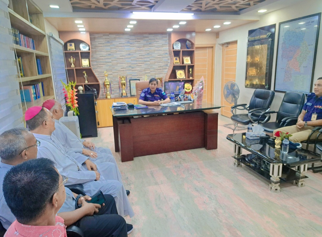জয়পুরহাট জেলা প্রশাসক এবং এসপির সঙ্গে রাজশাহী খ্রিস্টীয় ক্যাথলিক প্রধান বিশপ এবং জয়পুরহাট বিশপের সৌজন্য সাক্ষাৎ