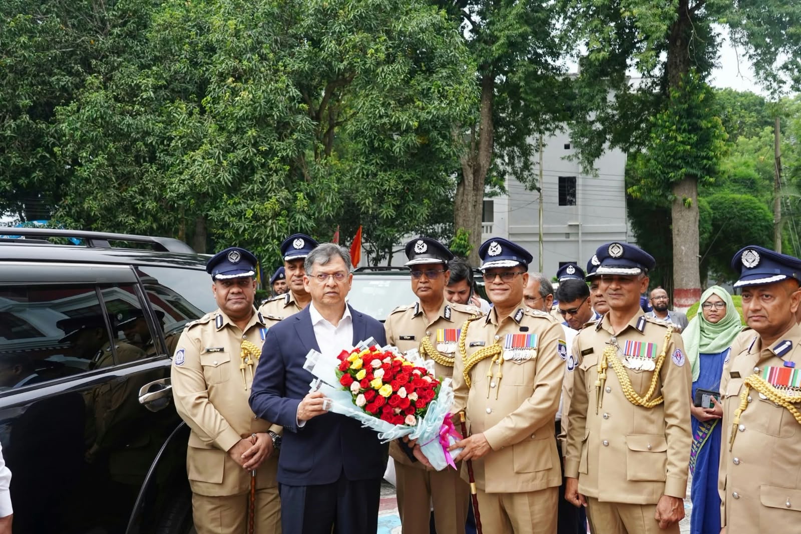 সারদায় প্রশিক্ষণ সমাপনী কুচকাওয়াজে উপস্থিত ছিলেন রাজশাহী রেঞ্জের ডিআইজি মো. আশিক সাঈদ, পিপিএম